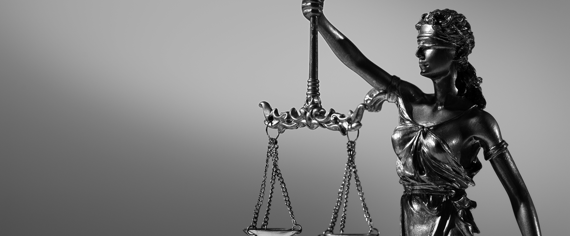 nature-morte-a-la-balance-de-la-justice (1) 2